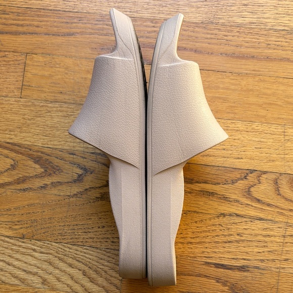 Archies Cream Slide Sandals - Picture 8 of 9